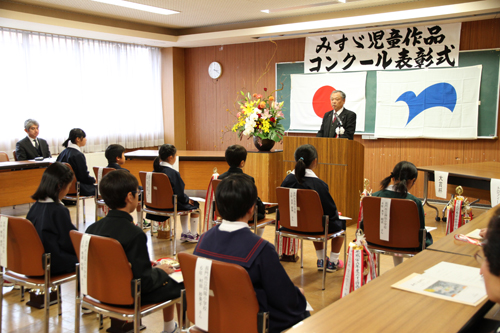 江原教育長は「素晴らしい作品がそろいました」とあいさつ