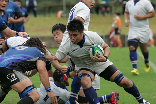 タックルは低く当たる