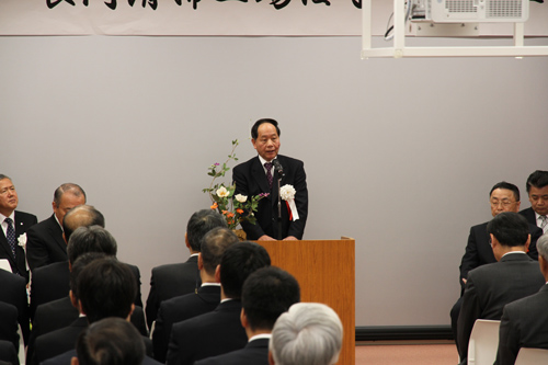 あいさつする大西市長