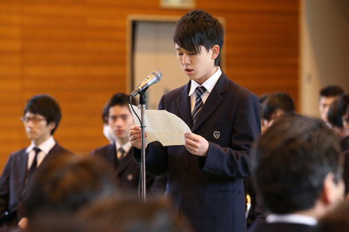 激励のことばを述べる海洋科学科2年の田坂さん
