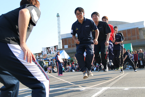 長縄跳び大会は一般・高校生以下の部ともに濱谷卓球クラブが優勝