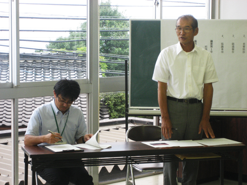 三村発起人代表が説明