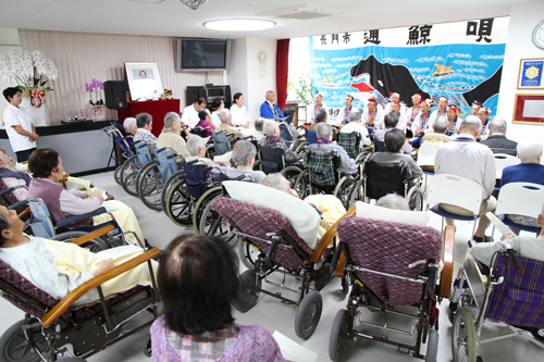 鯨肉の提供にあたり、恵光苑ではイベントが催された