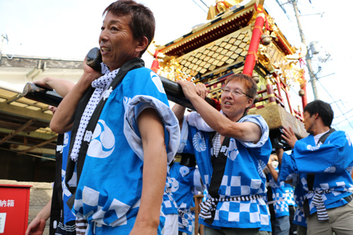 神輿は本町が引き受け