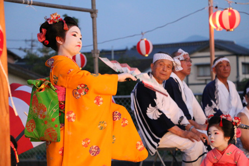 舞妓さんによる舞踊