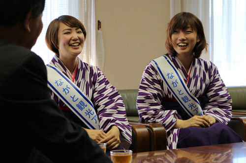 （左から）藤井茜さん、八道芹香さん