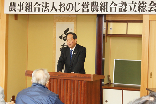 来賓としてあいさつをする大西市長
