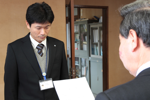 内閣府に派遣される防災危機管理課の釼物伸次さん