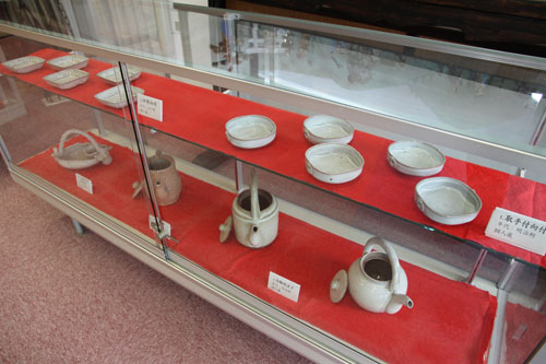 日常で使う食器などを展示