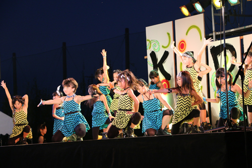 ストリートダンスやピアノソロなどが披露され会場を盛り上げる