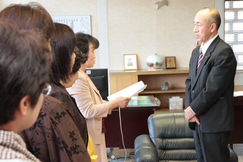 三輪議長にも要望書を提出