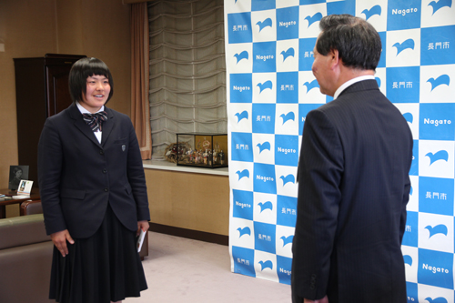 泉さんは「パワフルにがんばります」と答えた