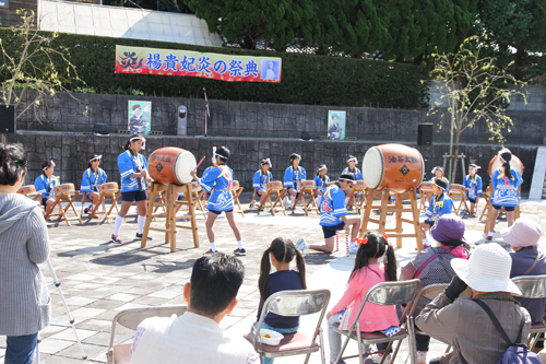 向津具小学校児童による油谷太鼓でスタート