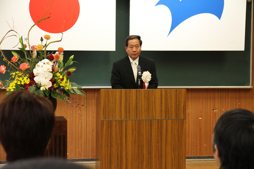 式辞を述べる大西市長