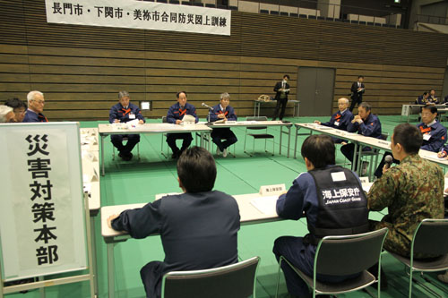 災害対策本部会議のようす