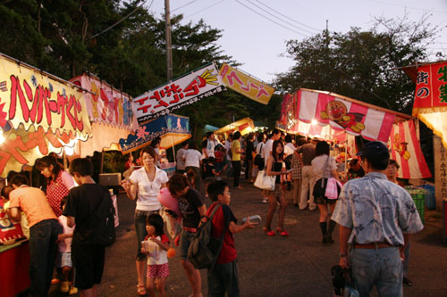 前夜祭の出店のようす