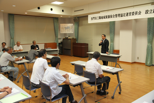 あいさつする大西市長