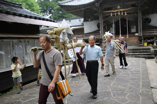 飯山八幡宮を出発