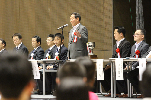 大西市長は「一瞬一生」の言葉を選手に送った