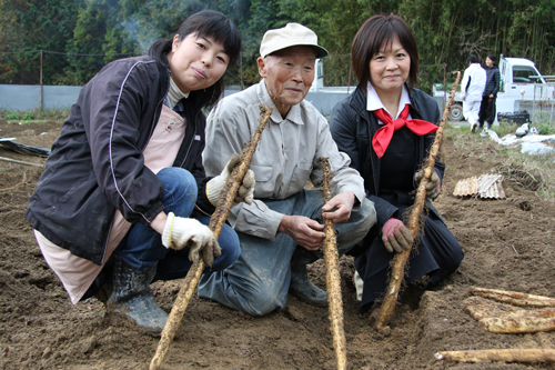 左から、花岡さん、増野さん、河野さん