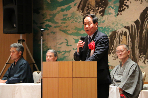 歓迎の言葉を述べる大西市長