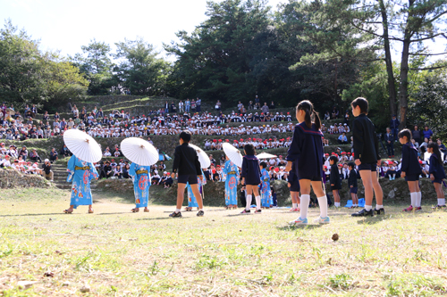 俵山小学校の児童は子ども歌舞伎を披露した