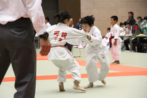女子選手も気迫あふれる試合を見せた