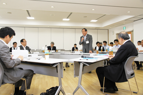 引き受け市としてあいさつする大西市長