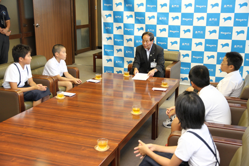 練習の状況や大会への意気込みを市長が尋ねる