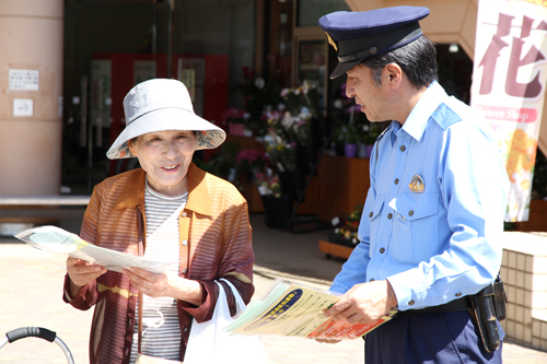 来店者へ警察相談専用ダイヤル「♯9110」の活用を呼びかける