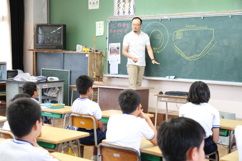 山口県漁業協同組合野波瀬支店の石村哲也さんから「中型まき網漁業」を学ぶ