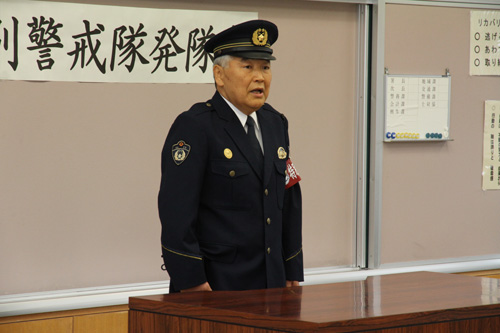 楠署長が訓示する
