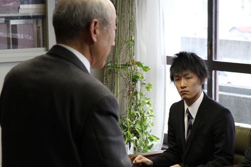 真剣な眼差しの南野さん
