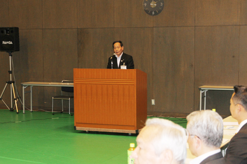 会長としてあいさつする大西市長