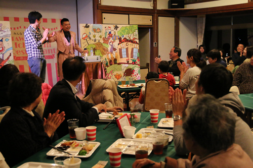 前夜祭では地元食材を使ったビュッフェバーがオープン