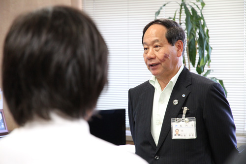 大西市長は「最高のパフォーマンスを期待します」と選手を激励