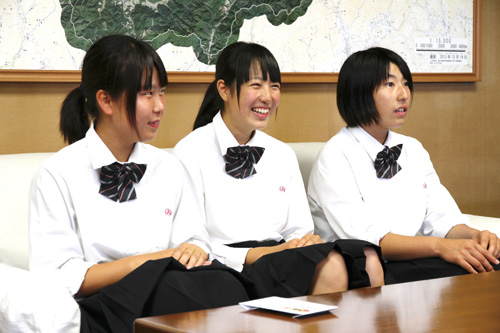ボート競技で出場する（左から）金川さん、田中さん、山田さん