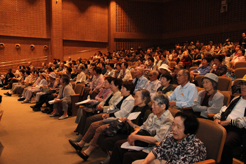 会場には約300人が