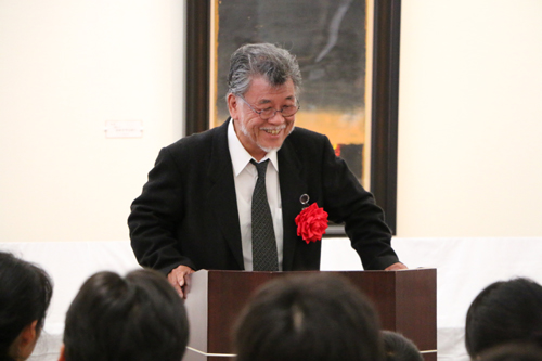 講評を行う竹内浩一審査員長