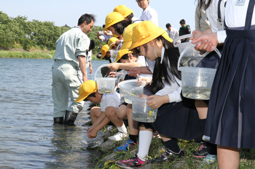 川に落ちないように・・・