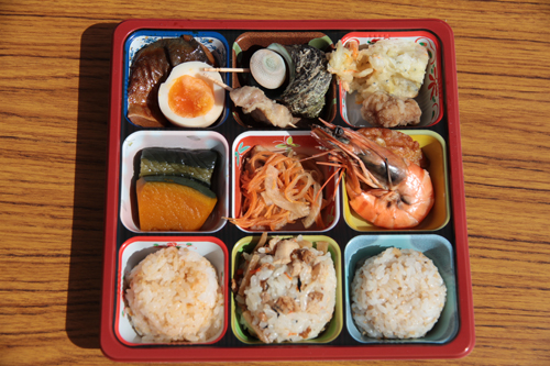「黒右衛門弁当」の中味。10月27日（日）のながとふるさとまつりでも販売される予定