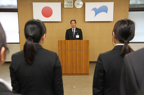 市長は「地域とふれあいながら自身を磨いてください」と訓示