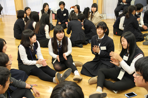 全体交流会終了後、ホームステイのパートナーとの交流