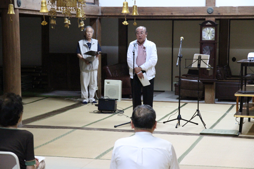 あいさつをする鷲頭会長