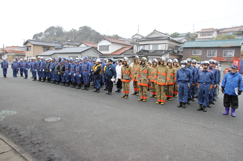 訓練には消防本部と消防団員、警察署と海上保安部が参加した