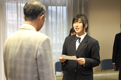 阿野長門市長職務代理者に大会出場を報告