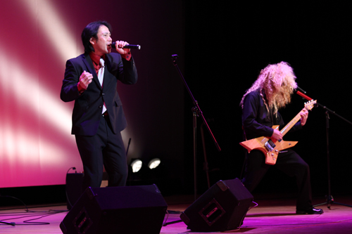 「759軽音部with名音（写真）」「sorgenti」のライブが会場を盛り上げる