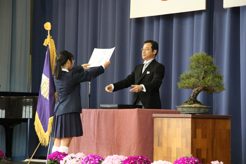 卒業証書授与のようす