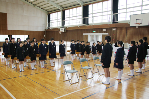 「別れのことば」では思い出を語り合う