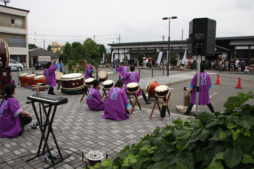 イベントにはたくさんの来場者が
